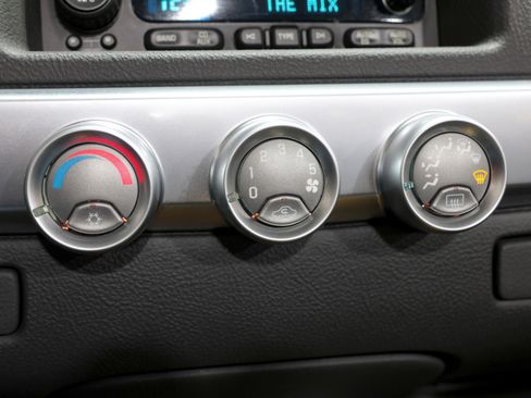 Used 2005 Chevrolet SSR w/ Preferred Equipment Group image 81