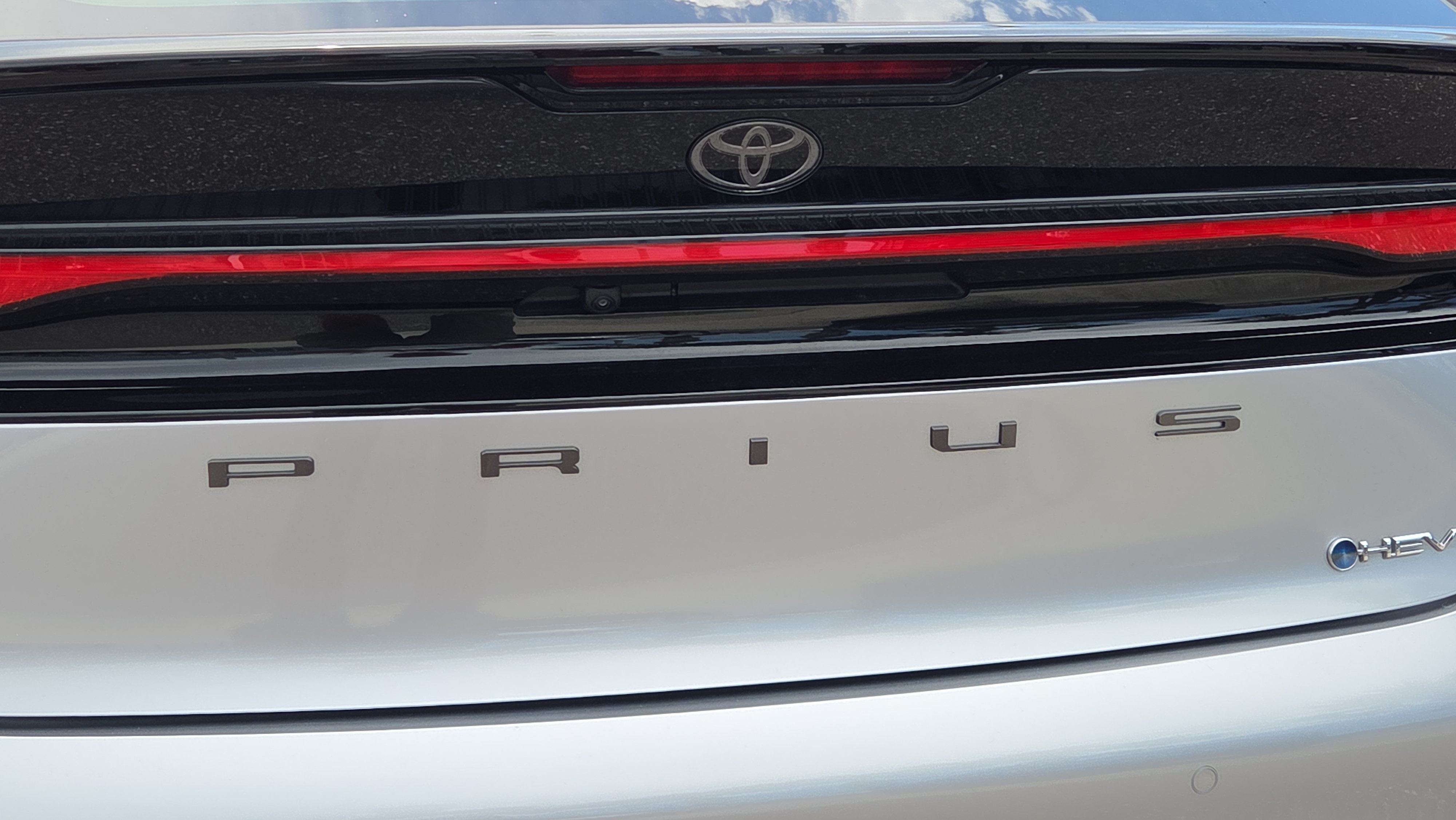 Certified 2026 Toyota Prius LE FWD image 28