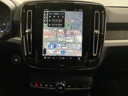 Used 2025 Volvo XC40 B5 Plus image 43