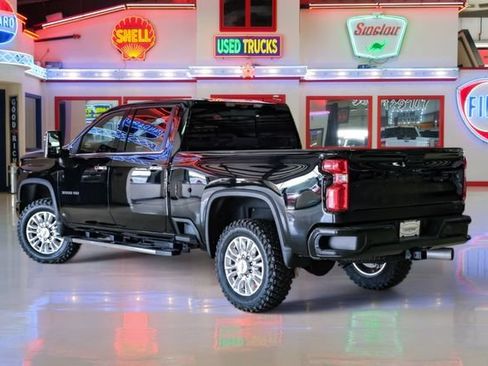 Used 2022 Chevrolet Silverado 3500 High Country w/ Technology Package AWD/4WD image 4