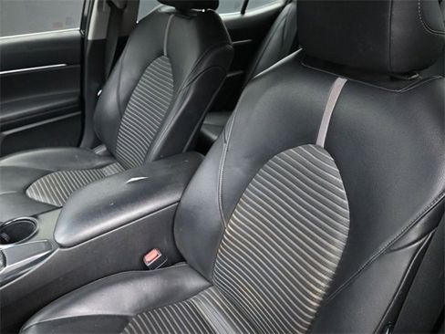 Used 2018 Toyota Camry L image 17