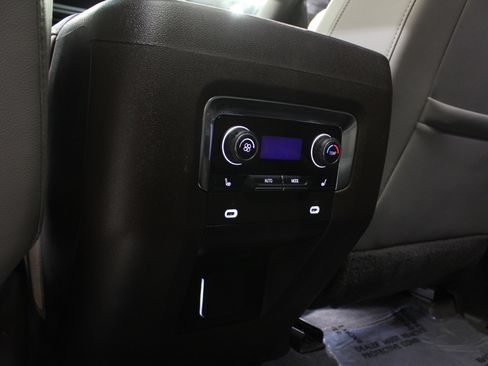 Used 2021 Chevrolet Tahoe LT w/ LT Signature Package image 38