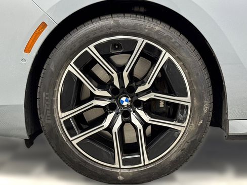 Used 2023 BMW 740i image 10