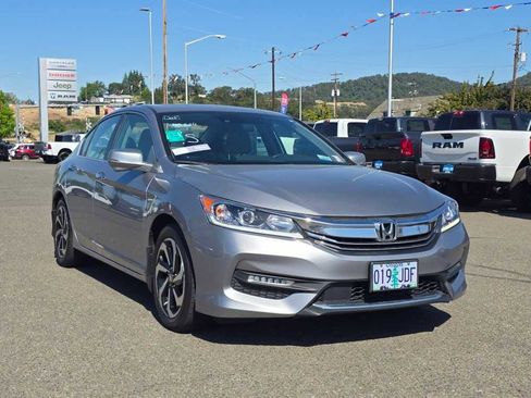 Used 2016 Honda Accord EX image 11