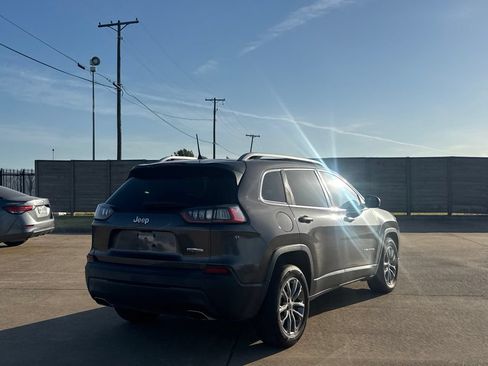 Used 2019 Jeep Cherokee Latitude Plus w/ Comfort/Convenience Group FWD image 24