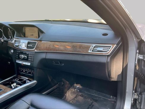 Used 2014 Mercedes-Benz E 350 4MATIC Sedan image 18