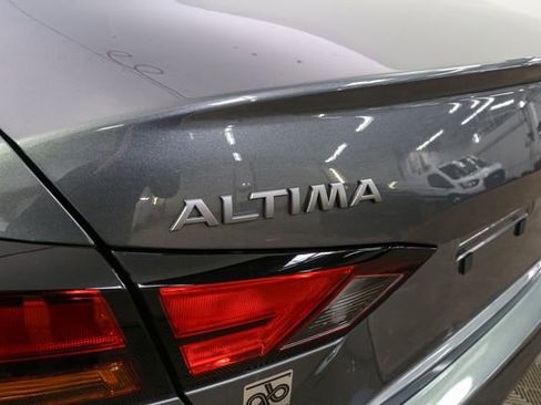 Used 2025 Nissan Altima 2.5 SV image 9
