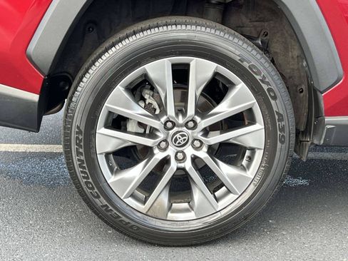 Used 2022 Toyota RAV4 XLE Premium FWD image 7