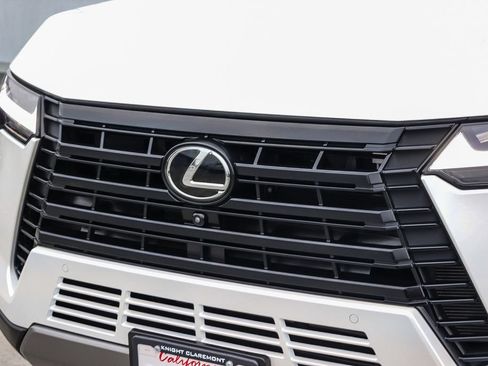 Used 2025 Lexus GX 550 AWD/4WD image 6