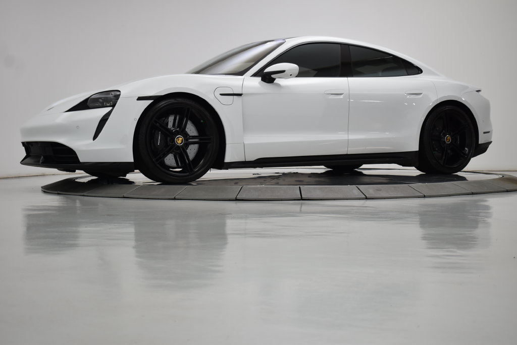 Used 2022 Porsche Taycan Turbo S AWD/4WD image 26
