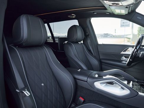 Used 2024 Mercedes-Benz Maybach GLS 600 4MATIC image 32