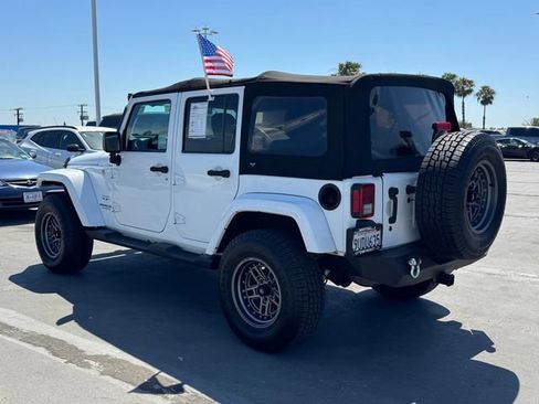 Used 2016 Jeep Wrangler Unlimited Sahara w/ Connectivity Group AWD/4WD image 2