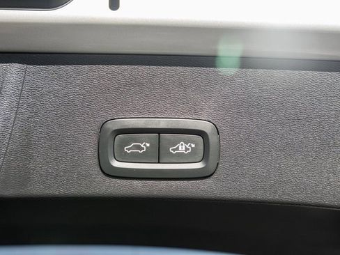 Certified 2025 Volvo XC40 B5 Plus image 10