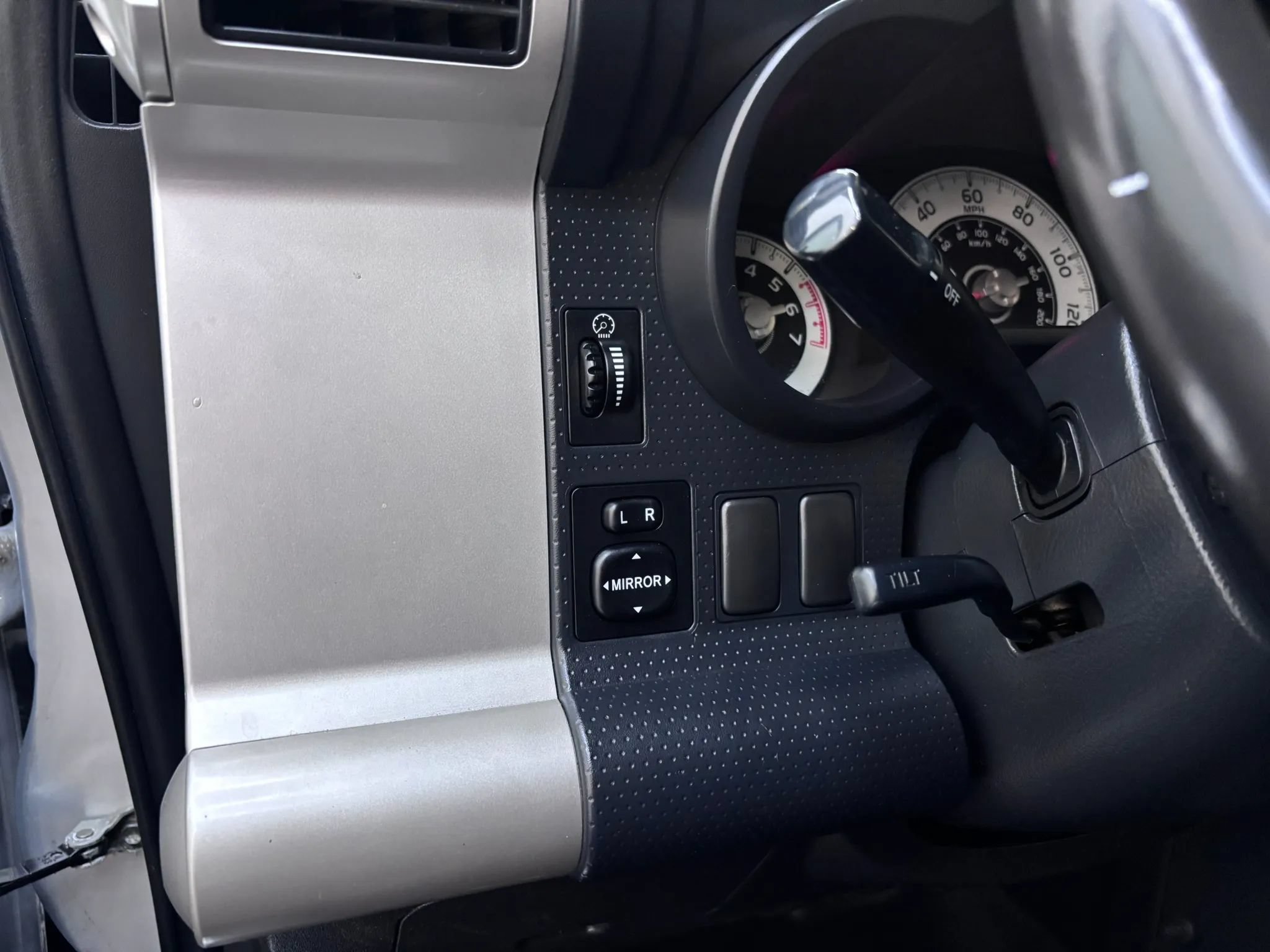 Used 2007 Toyota FJ Cruiser 4WD w/ Upgrade Pkg 1 image 12