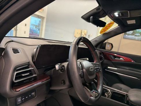 Used 2024 Chevrolet Traverse RS image 24