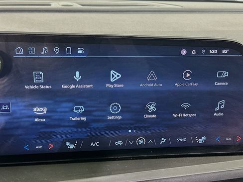 Used 2025 Chevrolet Traverse LT image 21