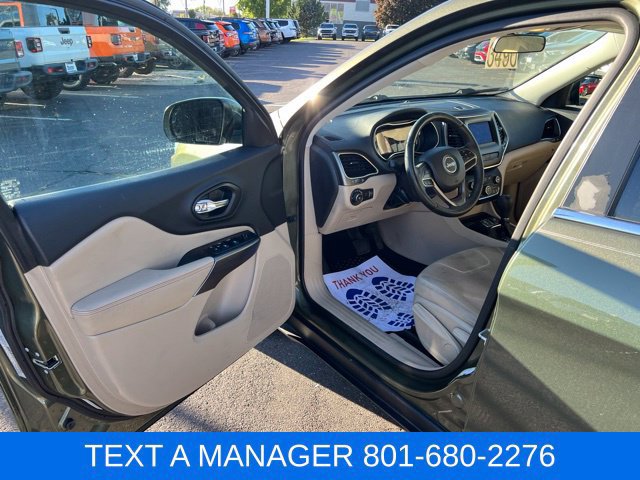 Used 2019 Jeep Cherokee Latitude w/ Cold Weather Group FWD image 15