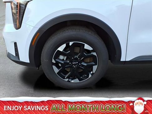 Used 2025 Kia Sorento S image 10