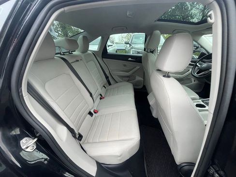 Used 2024 Volkswagen Jetta SE w/ Panoramic Sunroof Package FWD image 25