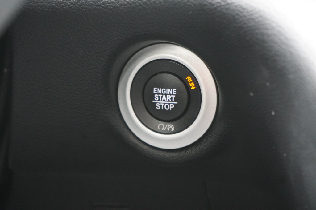 Used 2025 Chrysler Pacifica Select FWD image 23