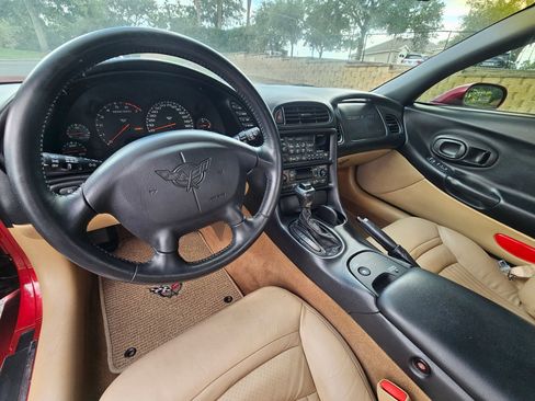 Used 2000 Chevrolet Corvette Convertible w/ Memory Pkg RWD image 17