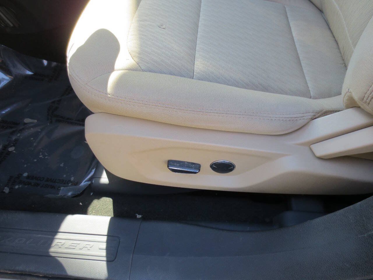 Used 2017 Ford Explorer FWD image 7