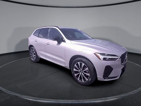 Certified 2025 Volvo XC60 B5 Core AWD/4WD image 2