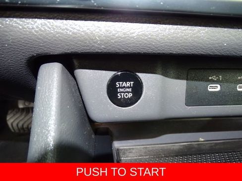 Used 2024 Nissan Rogue SV AWD/4WD image 9