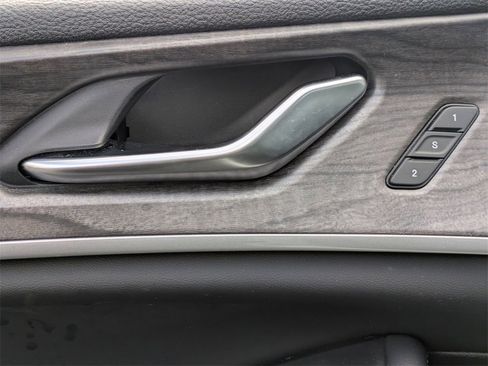 Used 2023 Jeep Grand Cherokee L Limited w/ Black Appearance Package image 11