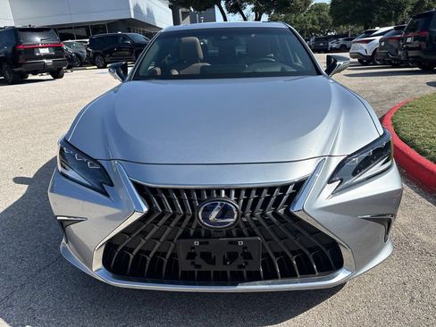 Used 2022 Lexus ES 300h Ultra Luxury w/ Accessory Package 2 FWD image 8