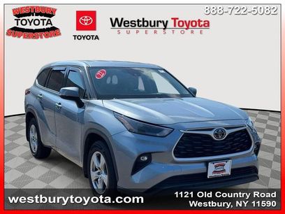 Used 2022 Toyota Highlander LE
