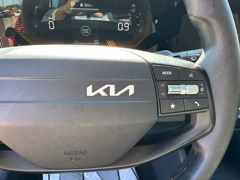 Used 2025 Kia K4 LXS image 25