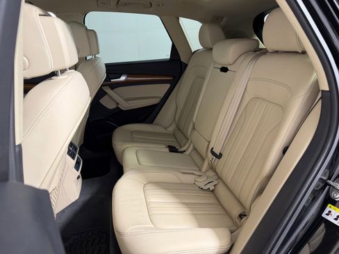 Used 2022 Audi Q5 Premium Plus w/ Premium Plus Package image 12