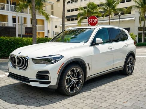 Used 2023 BMW X5 xDrive40i w/ Parking Assistance Package AWD/4WD image 2