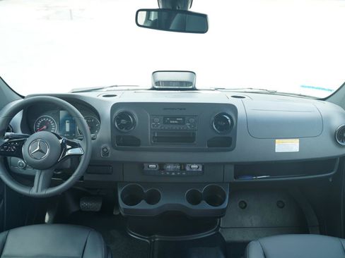 Used 2025 Mercedes-Benz Sprinter 2500 image 17