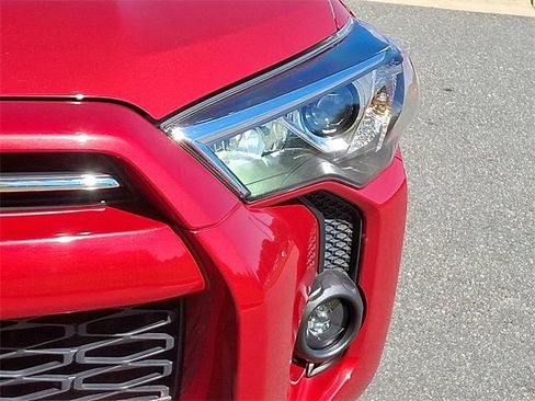 Used 2021 Toyota 4Runner Venture w/ Moonroof Package image 9