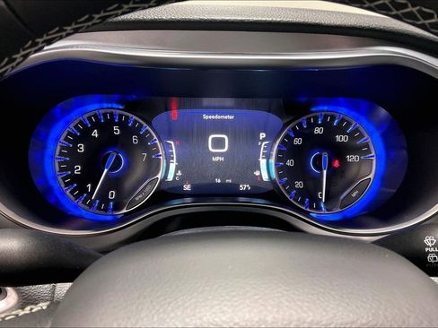 New 2026 Chrysler Pacifica Limited w/ Uconnect Theater Family Group image 15