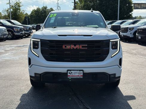 Used 2023 GMC Sierra 1500 Elevation AWD/4WD image 2