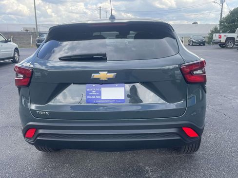 Used 2025 Chevrolet Trax LS image 4