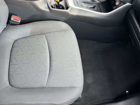 Used 2021 Toyota RAV4 XLE image 34