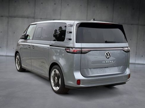 New 2025 Volkswagen ID. Buzz Pro S RWD image 3