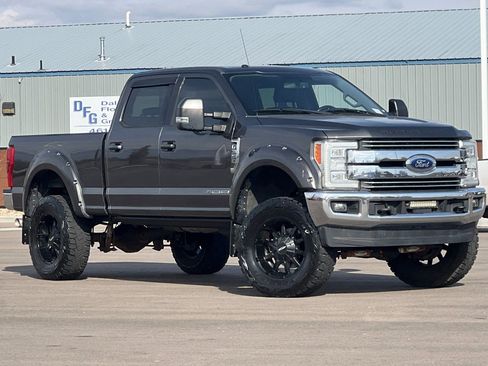 Used 2017 Ford F350 Lariat w/ Camper Package image 2