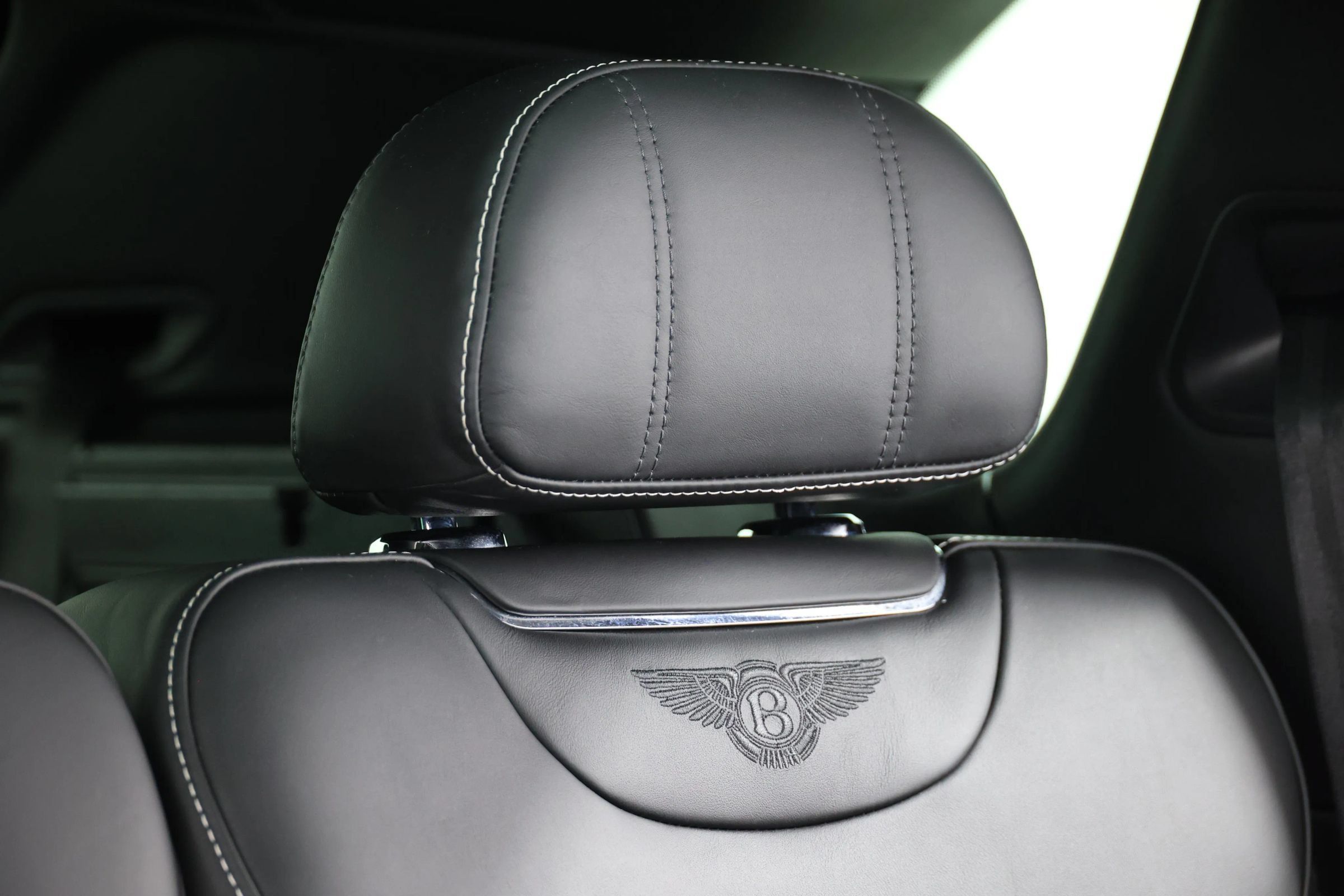 Used 2018 Bentley Bentayga Onyx Edition AWD/4WD image 93