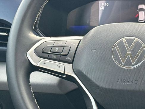 Used 2022 Volkswagen Taos SE w/ Panoramic Sunroof Package FWD image 14