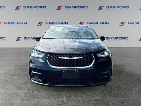 Used 2024 Chrysler Pacifica Limited FWD image 8