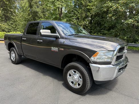 Used 2017 RAM 2500 Tradesman w/ Chrome Appearance Group AWD/4WD image 3
