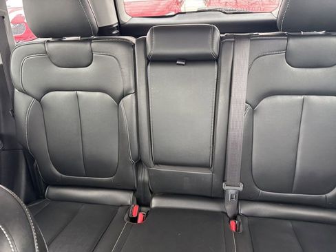 Used 2023 Jeep Grand Cherokee Limited w/ Black Appearance Package image 15