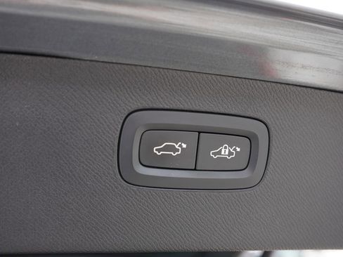 Used 2020 Volvo XC90 T5 Momentum w/ Protection Package Premier image 23