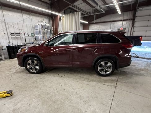 Used 2018 Toyota Highlander Limited image 2