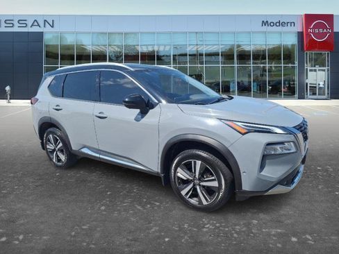 Used 2021 Nissan Rogue Platinum FWD image 3